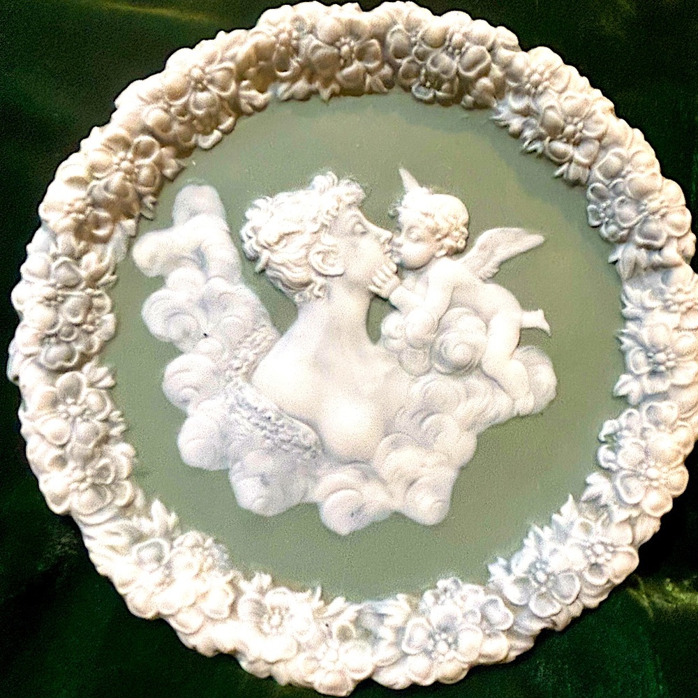 ANTIQUE Schafer&Vater JASPERWARE SAGE GREEN 5-1/2" Dish For wall or dresser